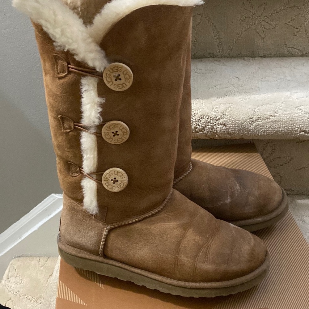 Real authentic ugg Bailey buttons